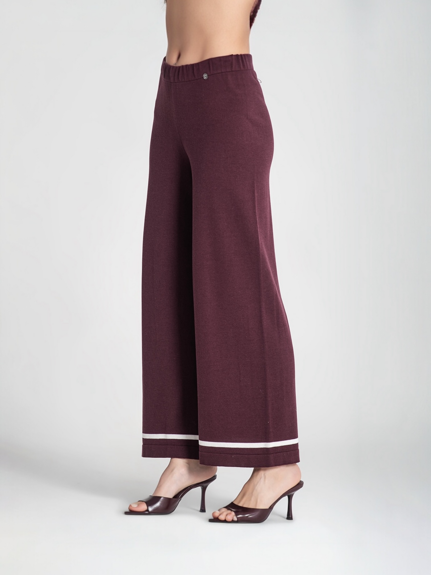 PANTALONES CON RAYA GRANATE