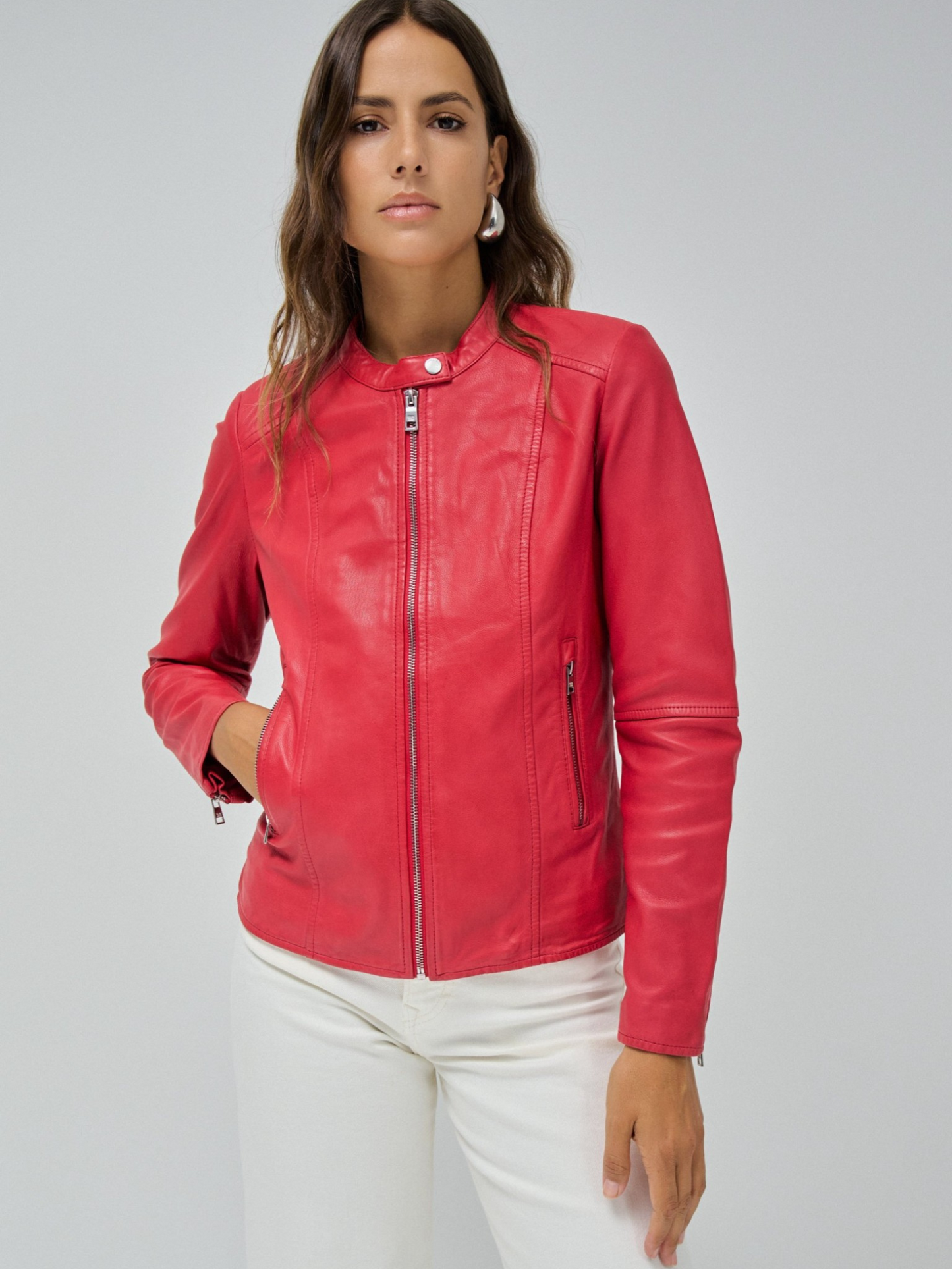 CAZADORA DE CUERO ROJO