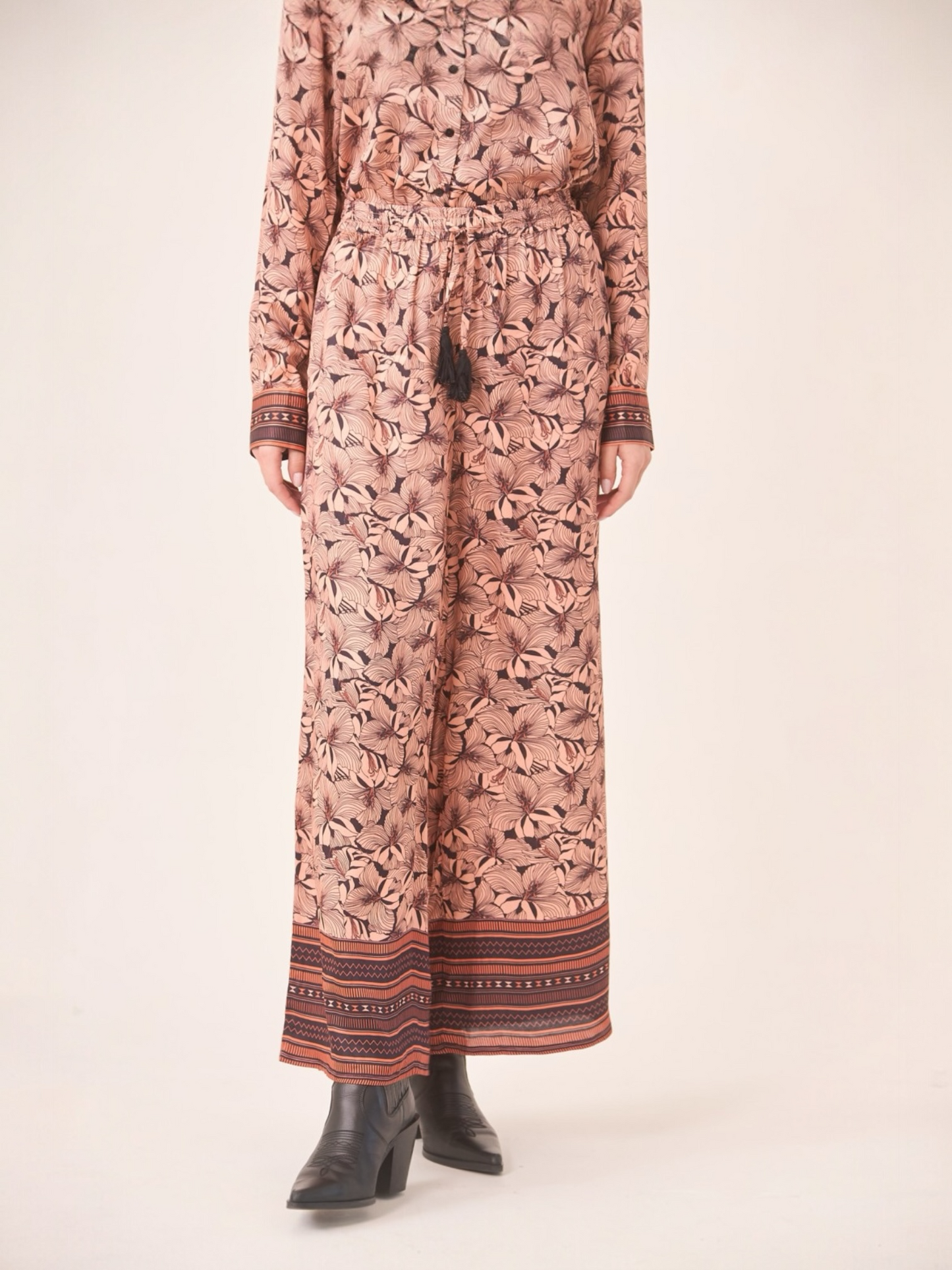 PANTALÓN FLORES CENEFA MELOCOTÓN