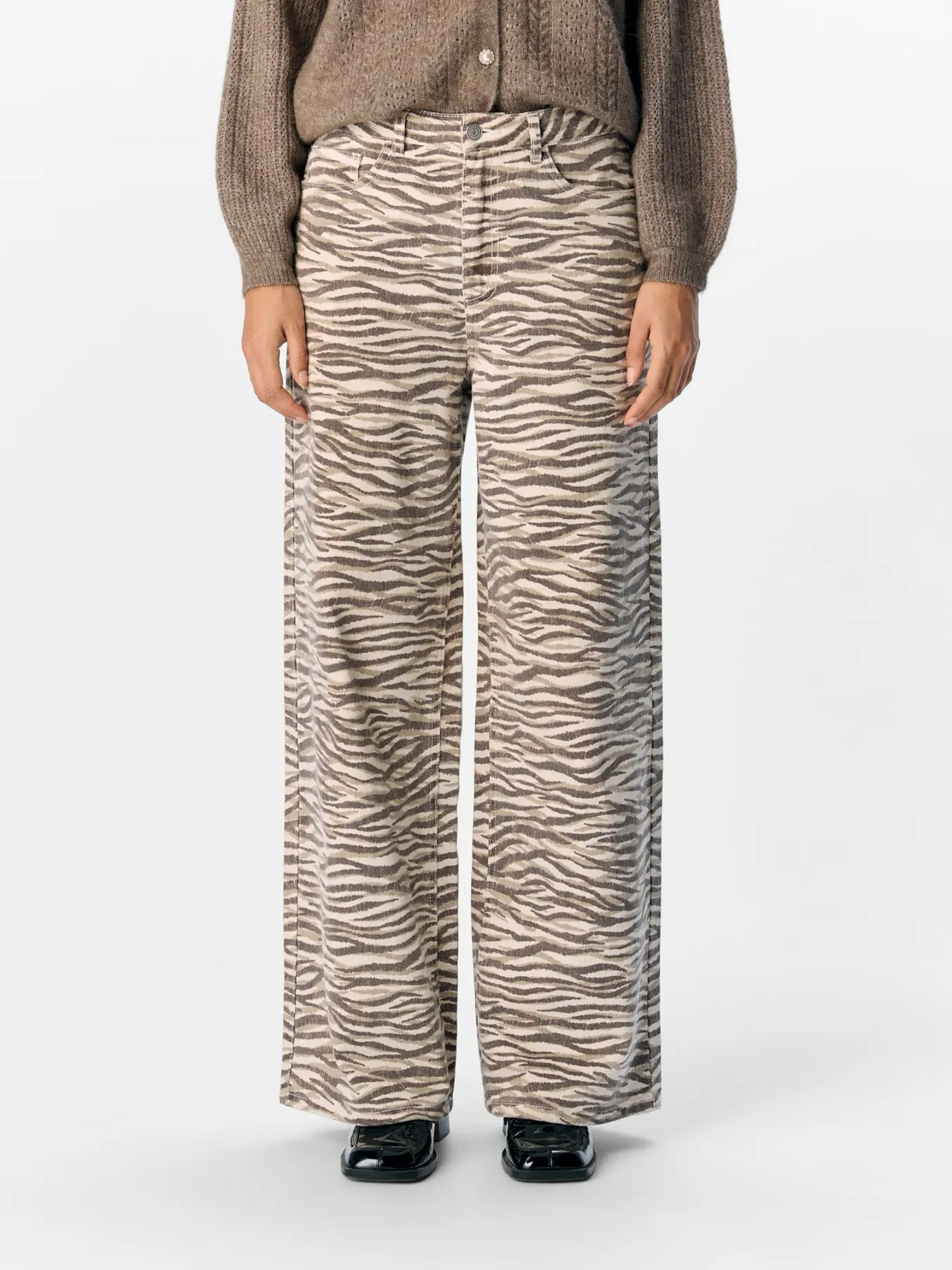 PANTALÓN DENIM RECTO ESTAMPADO CEBRA