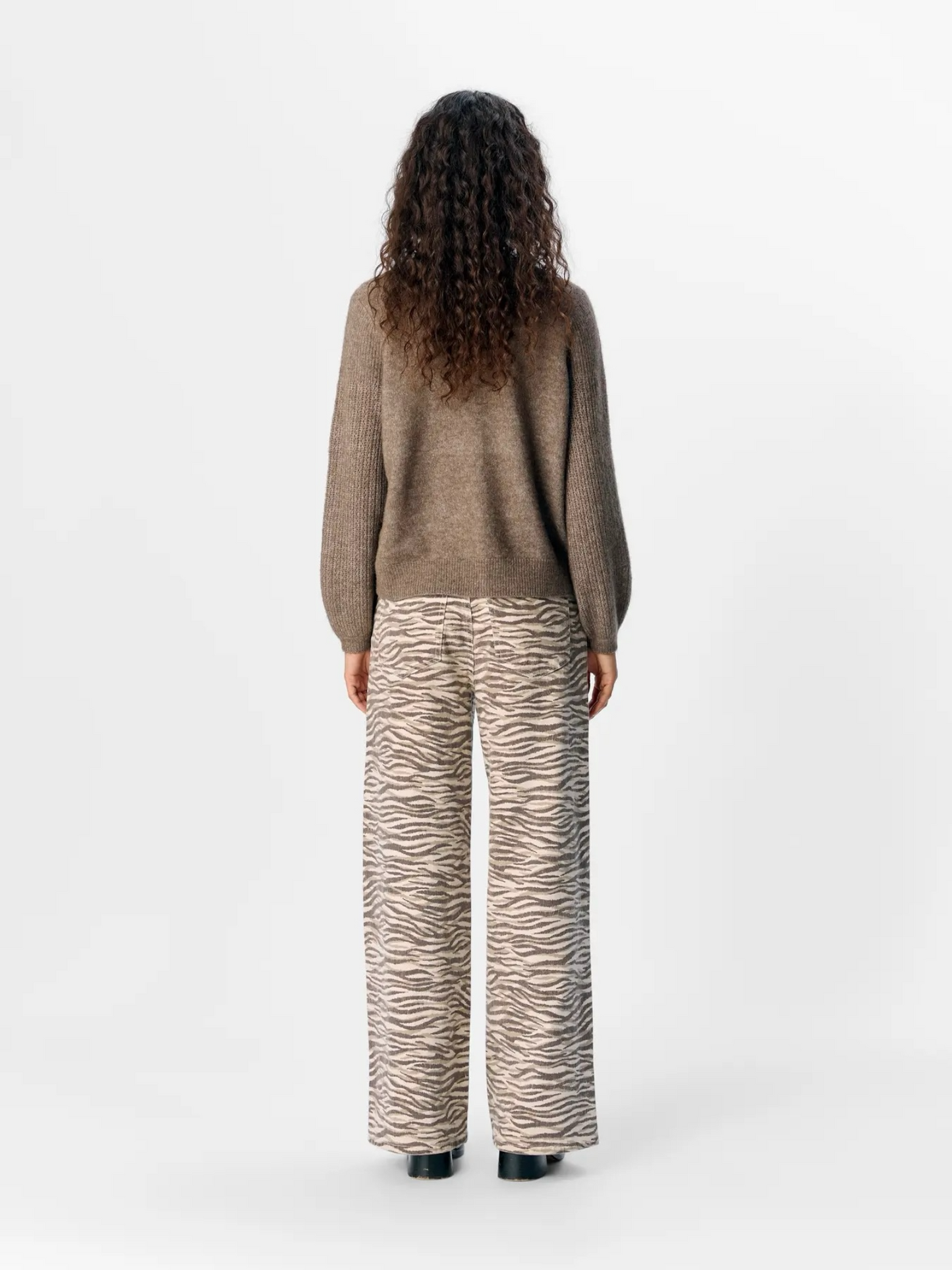 PANTALÓN DENIM RECTO ESTAMPADO CEBRA