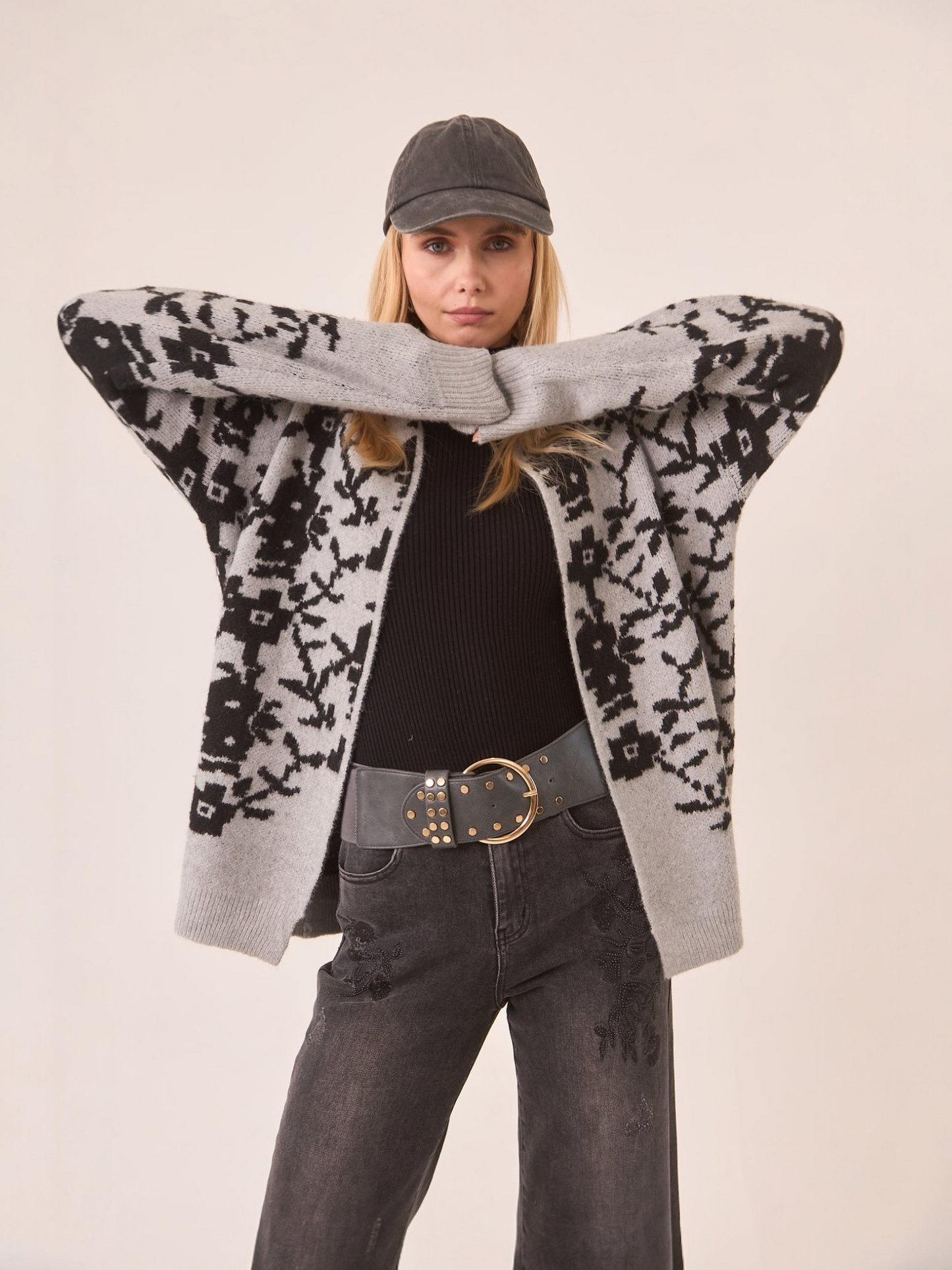 CARDIGAN JACQUARD FLORES GRIS
