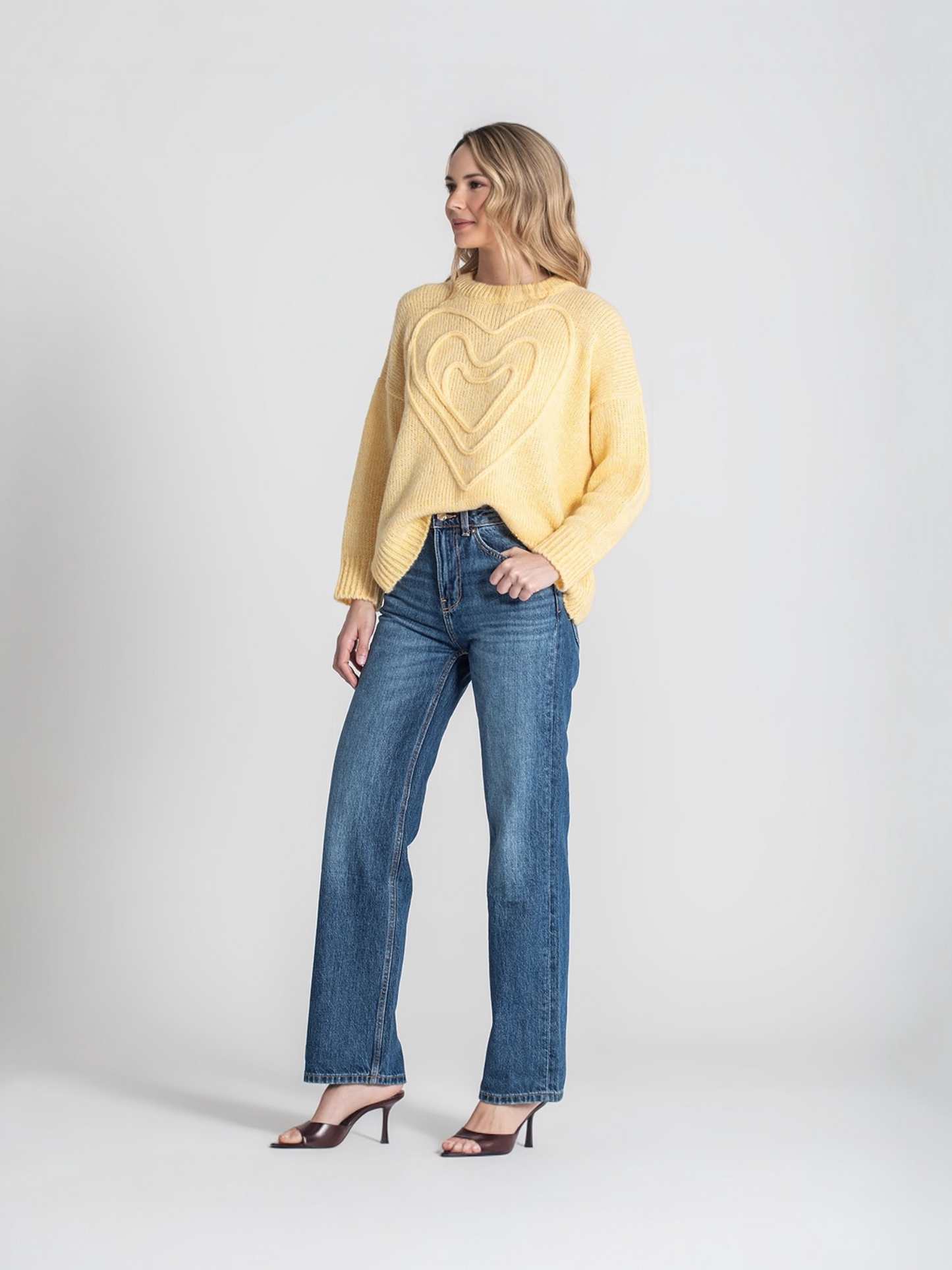 SUÉTER BORDADO CORAZÓN AMARILLO