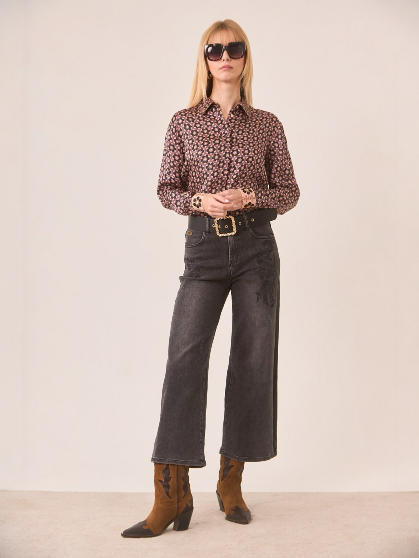 BLUSA CAMISERA FLORES RETRO NEGRO