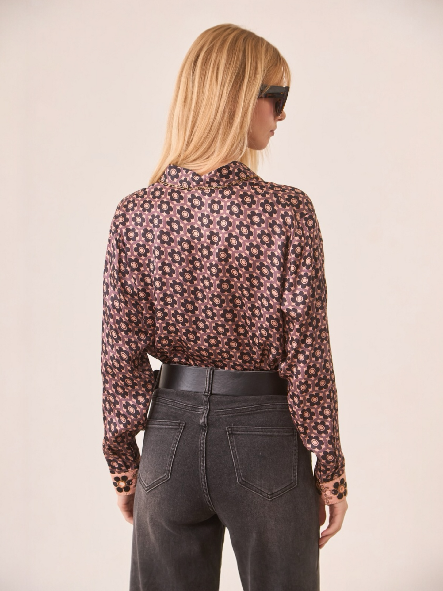 BLUSA CAMISERA FLORES RETRO NEGRO