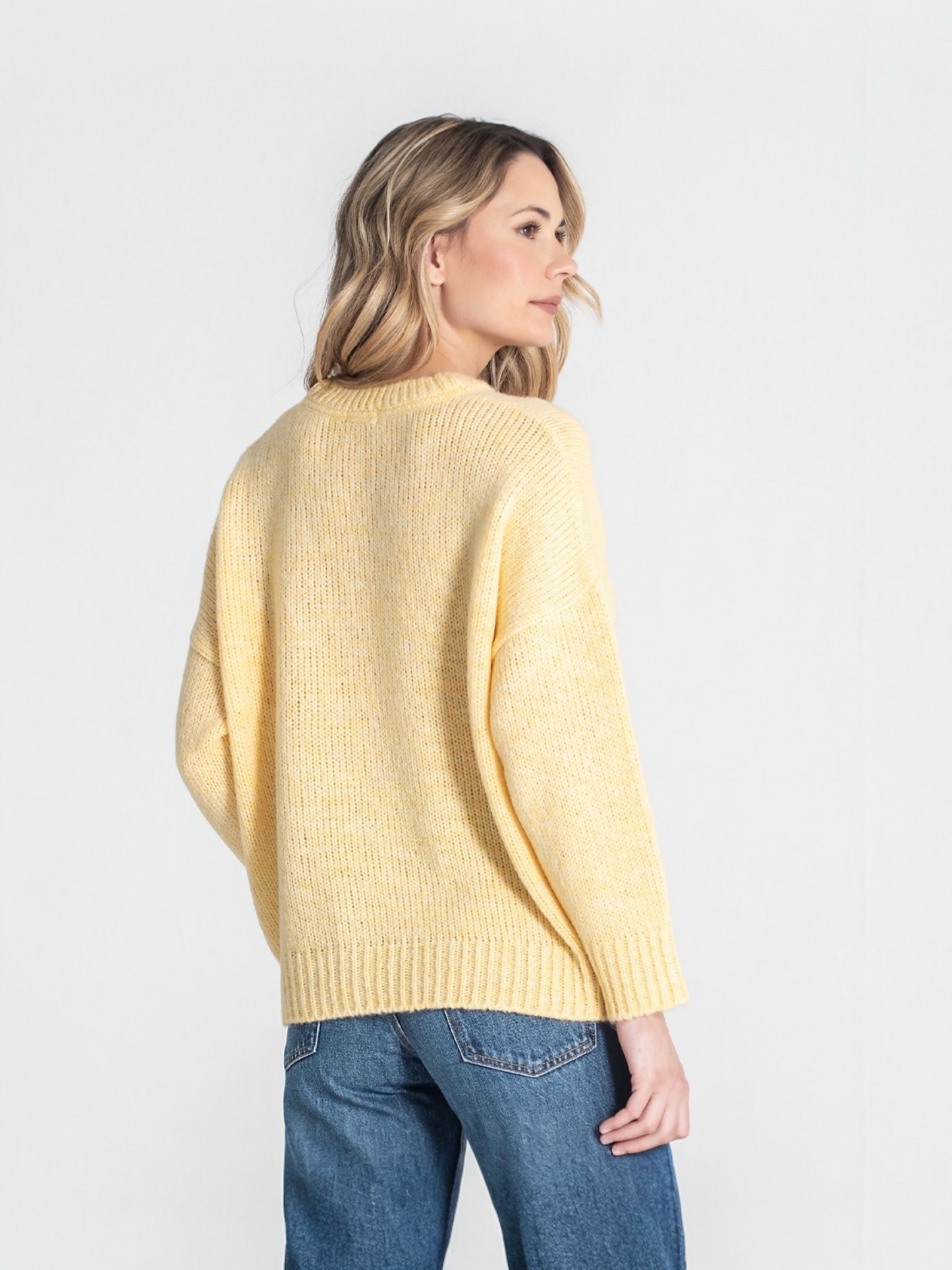 SUÉTER BORDADO CORAZÓN AMARILLO