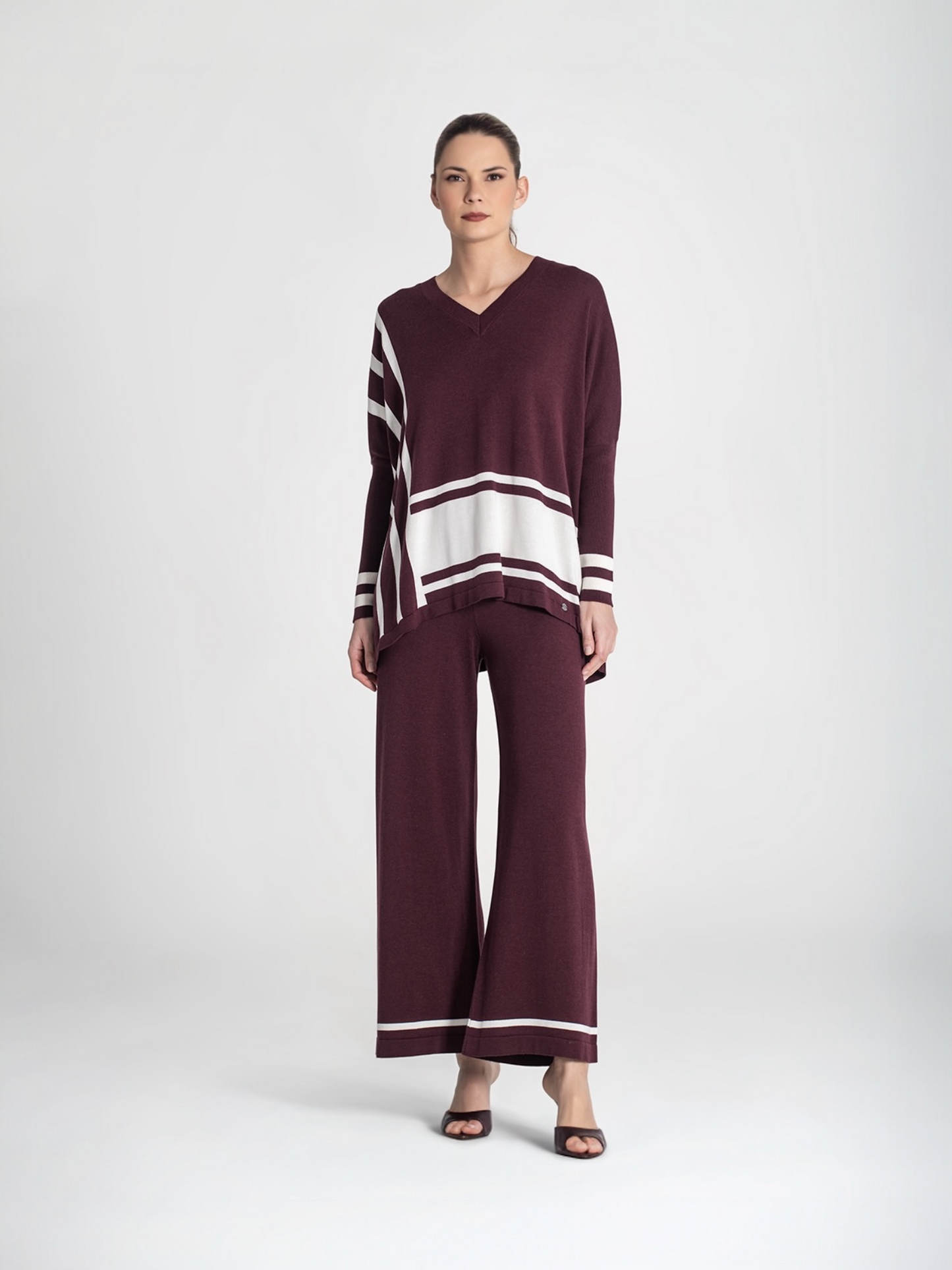 PANTALONES CON RAYA GRANATE