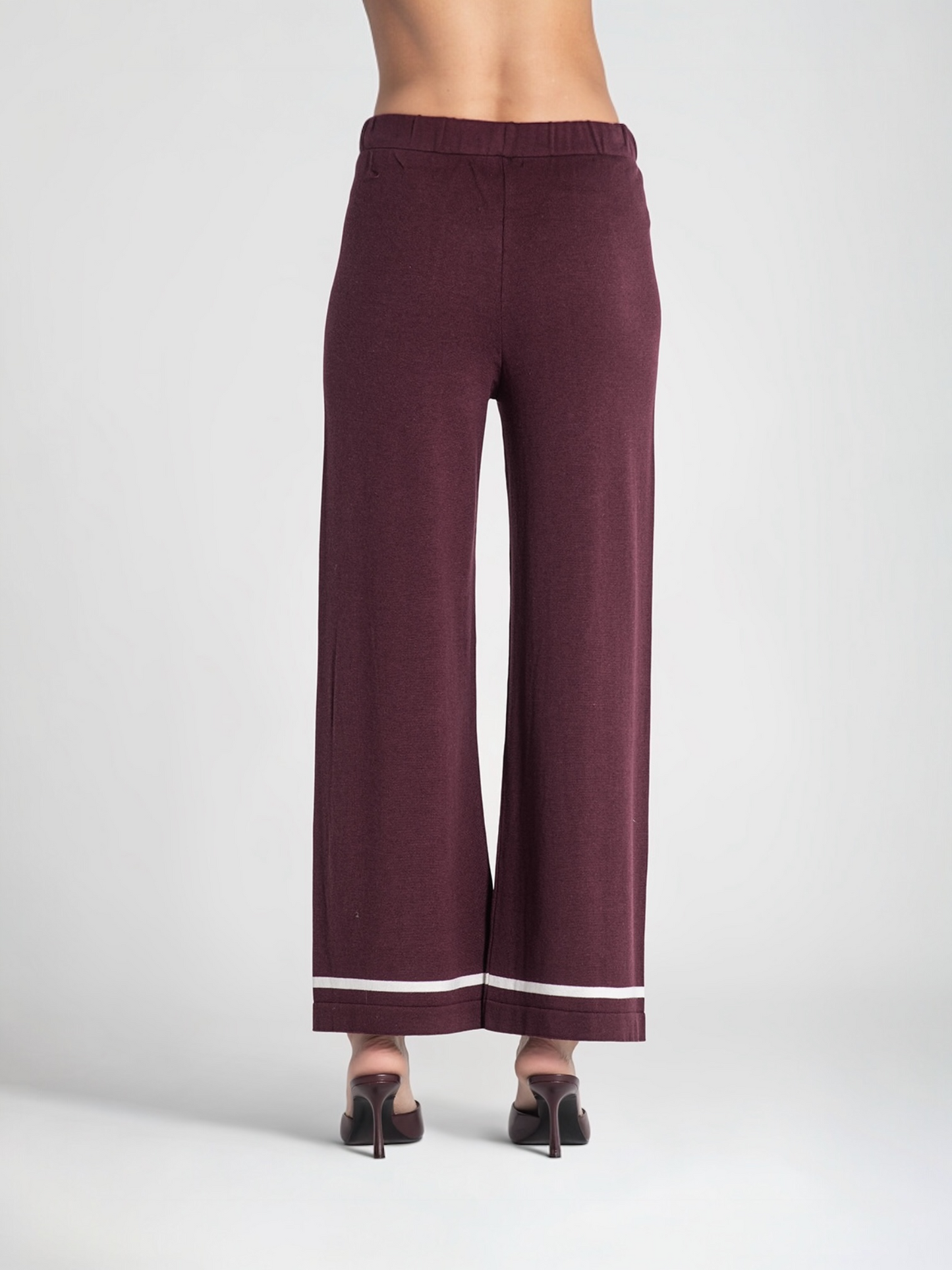 PANTALONES CON RAYA GRANATE