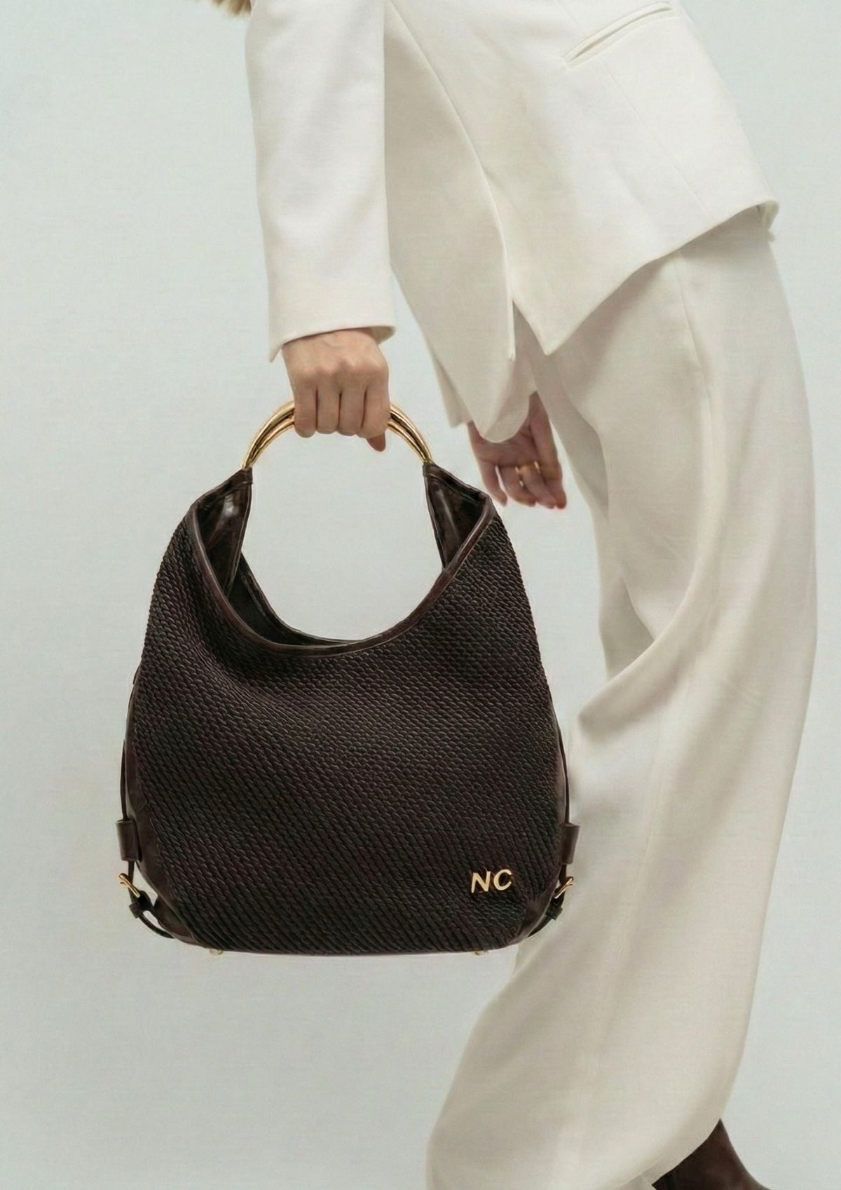 BOLSO HOBO SOFT TEXTURA ASA METAL MARRÓN CHOCOLATE