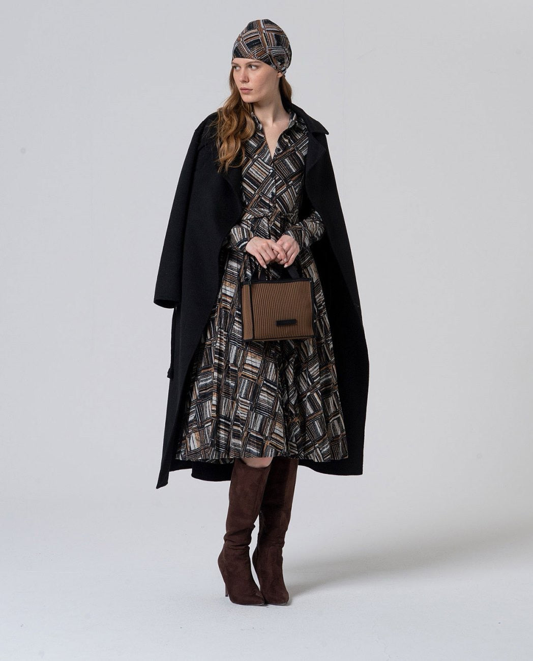 VESTIDO CAMISERO GEOMÉTRICO CON CINTURÓN EN COLOR NEGRO