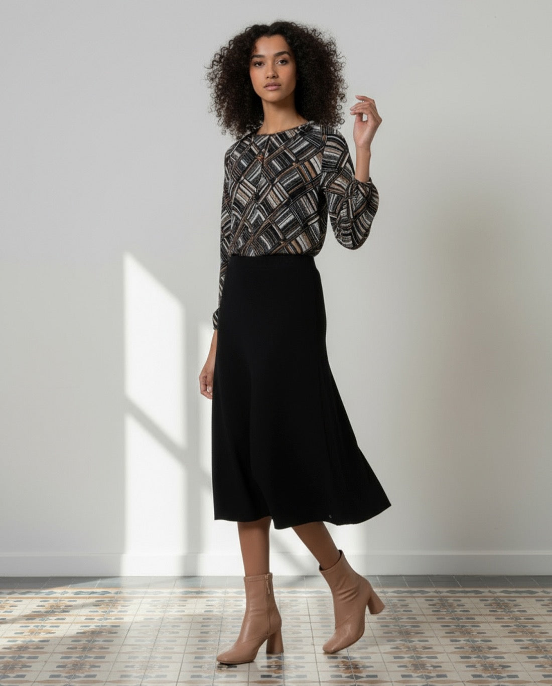 FALDA DE TRICOT COLOR LISO NEGRO