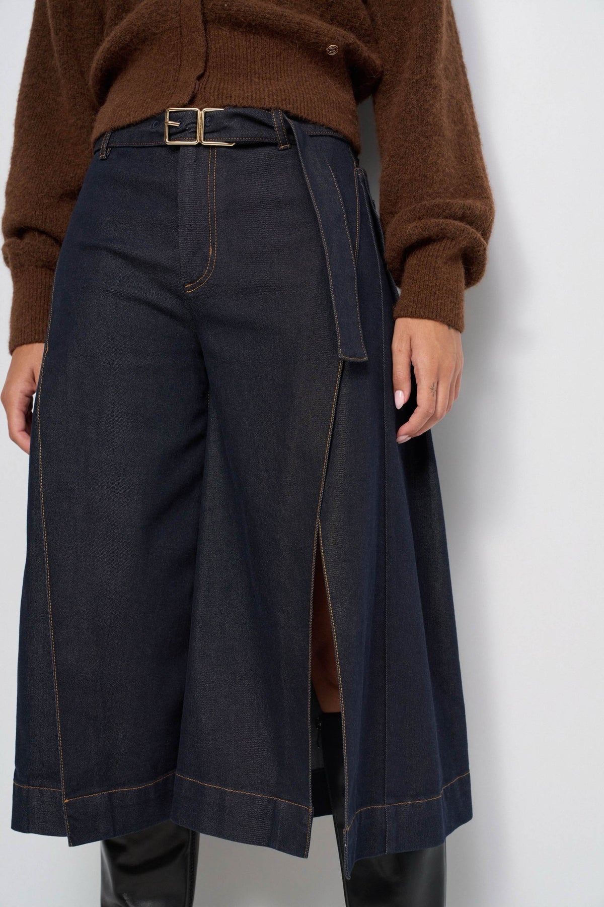 PANTALONES CHINO CROPPED WIDE CON ABERTURAS