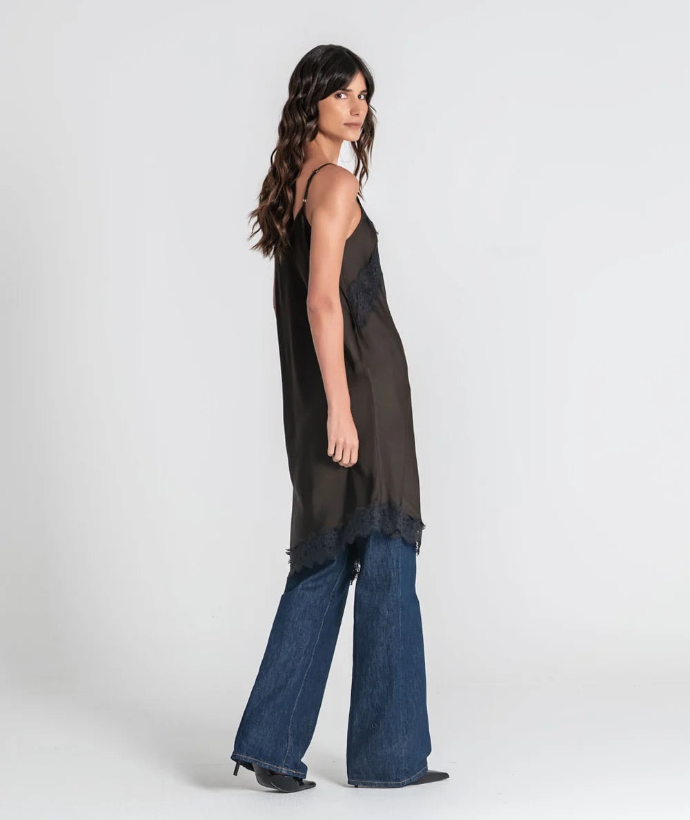 VESTIDO SATINADO ENCAJE MOKA