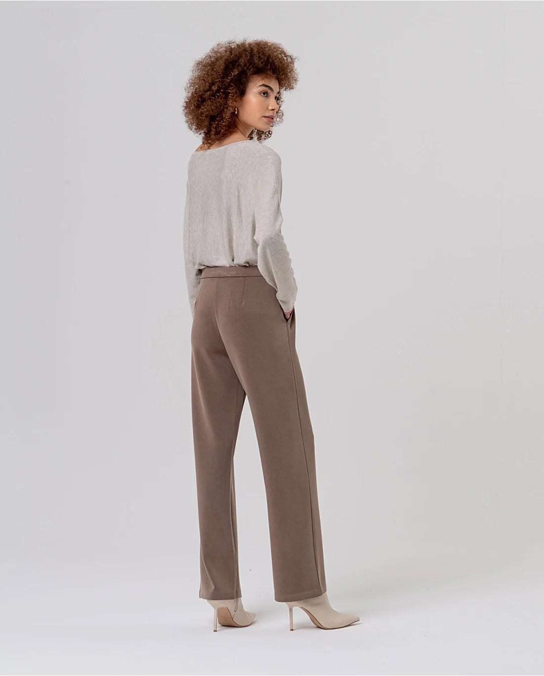 PANTALÓN RECTO DE PUNTO MODAL TAUPE