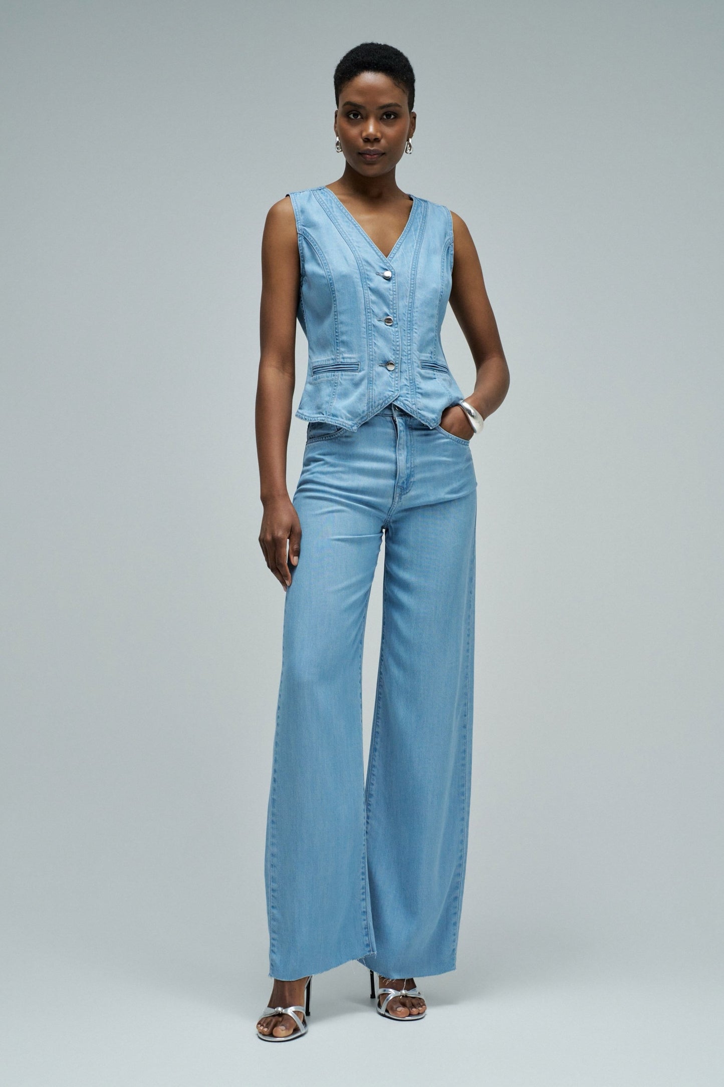 CHALECO EN LIGHTDENIM AZUL