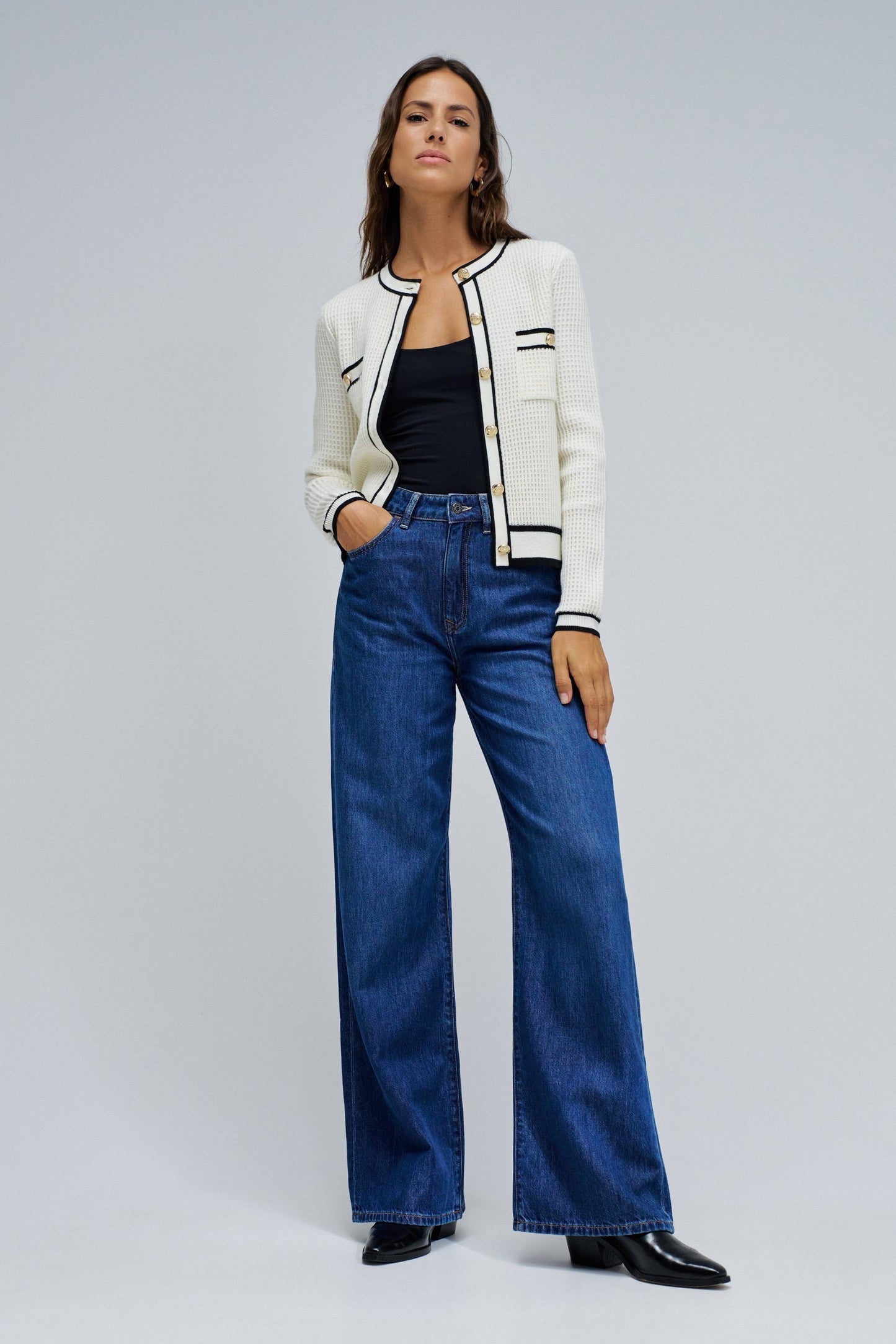 CARDIGAN CON BOTOTES DORADOS