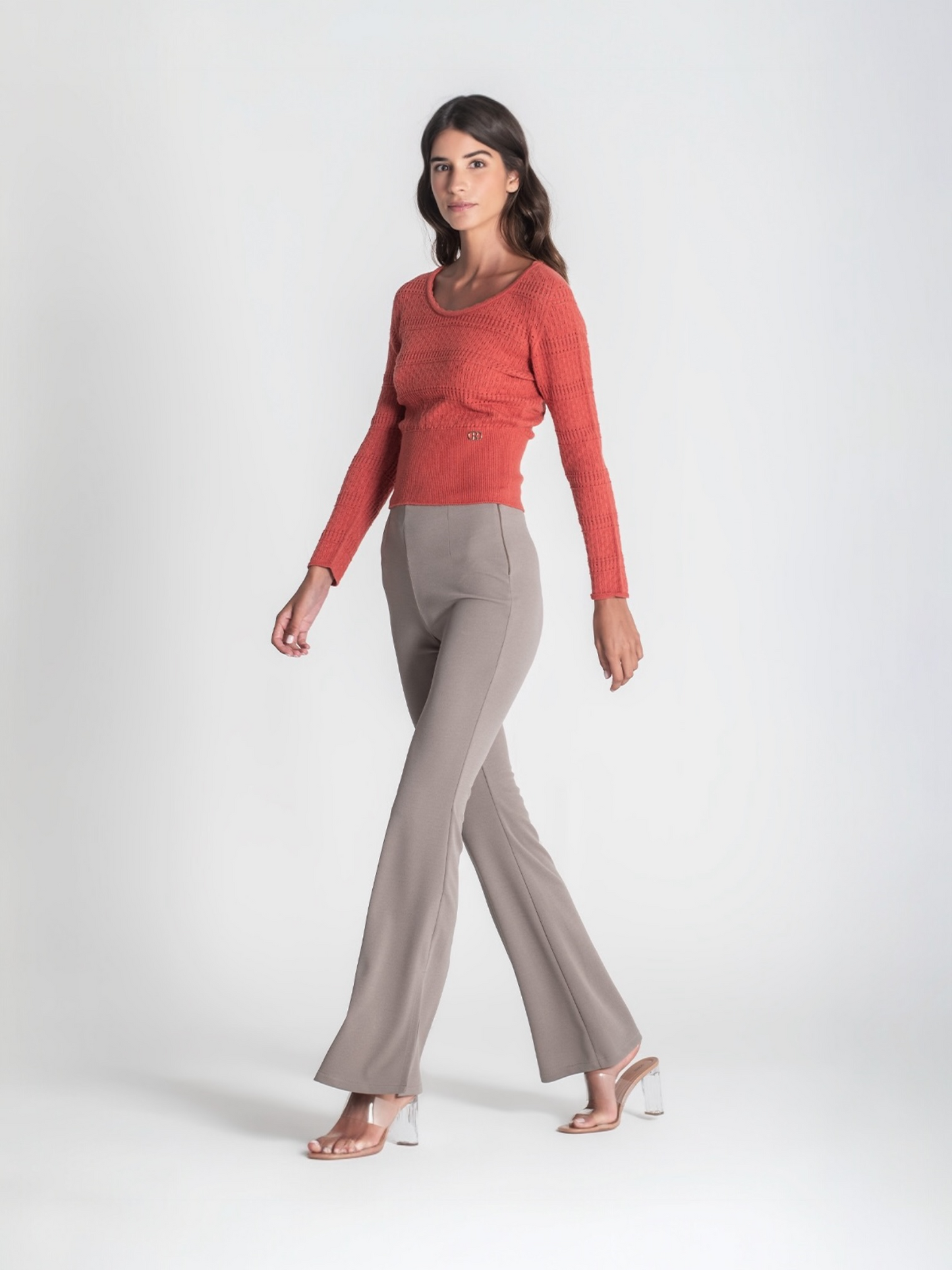 PANTALONES FLARE ABERTURAS TAUPE