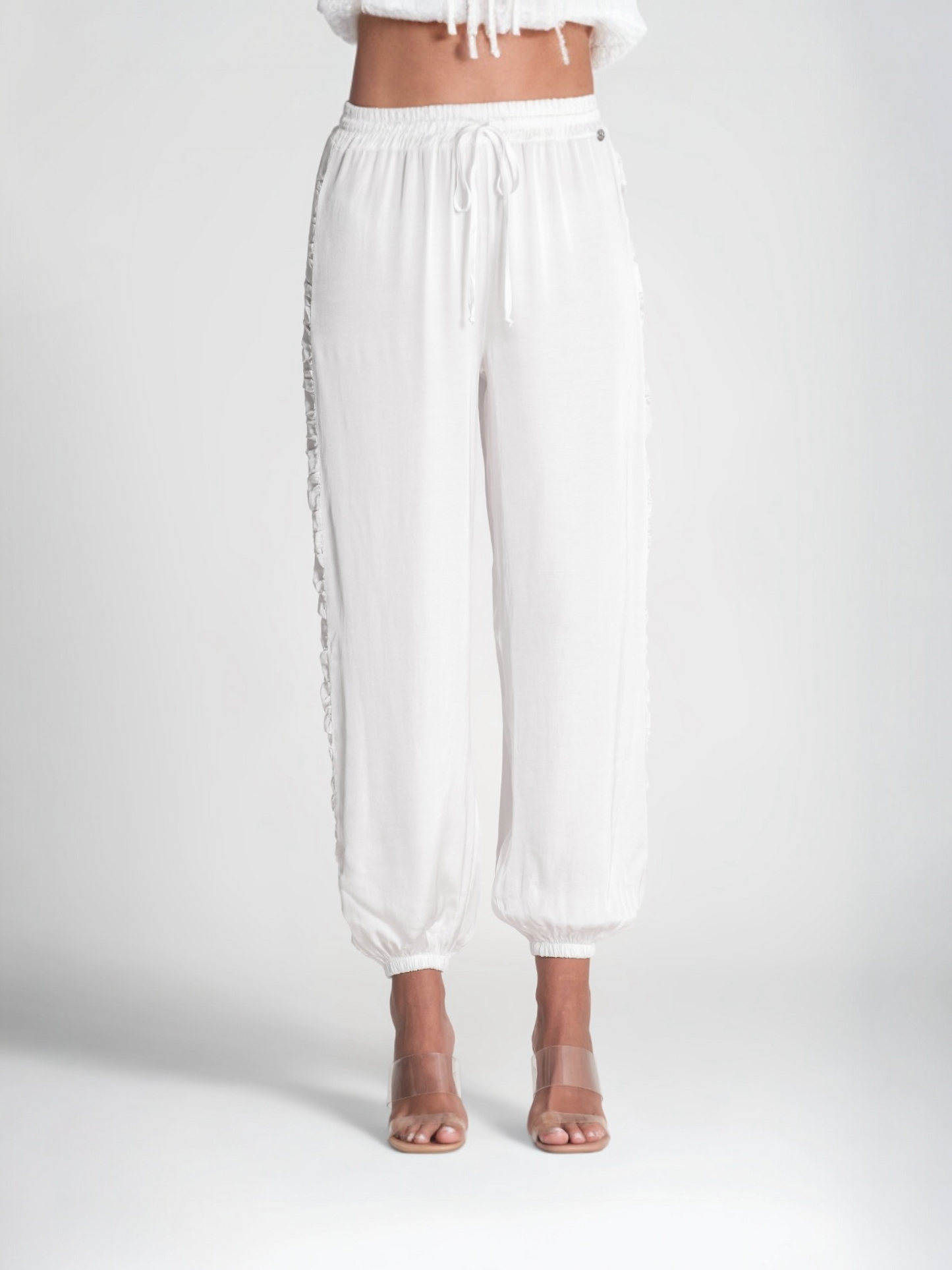 PANTALONES CON CORDÓN Y ELÁSTICOS TOBILLO BLANCO