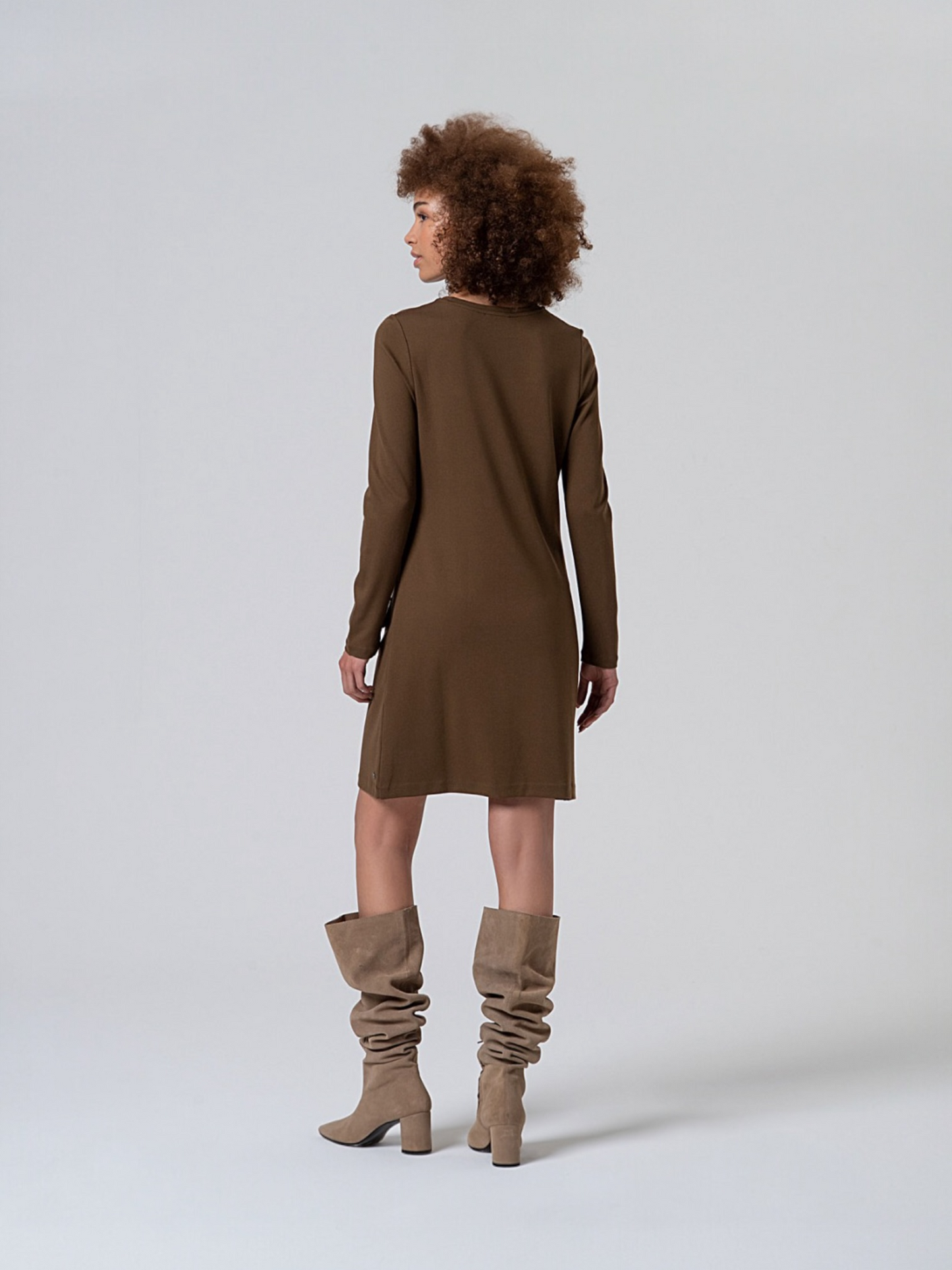 VESTIDO CORTO Y RECTO EVASÉ KAKI OSCURO