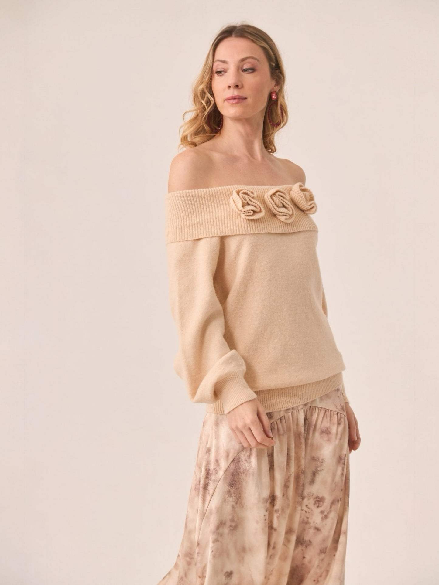 JERSEY CUELLO VUELTO APLIQUE FLORES IVORY