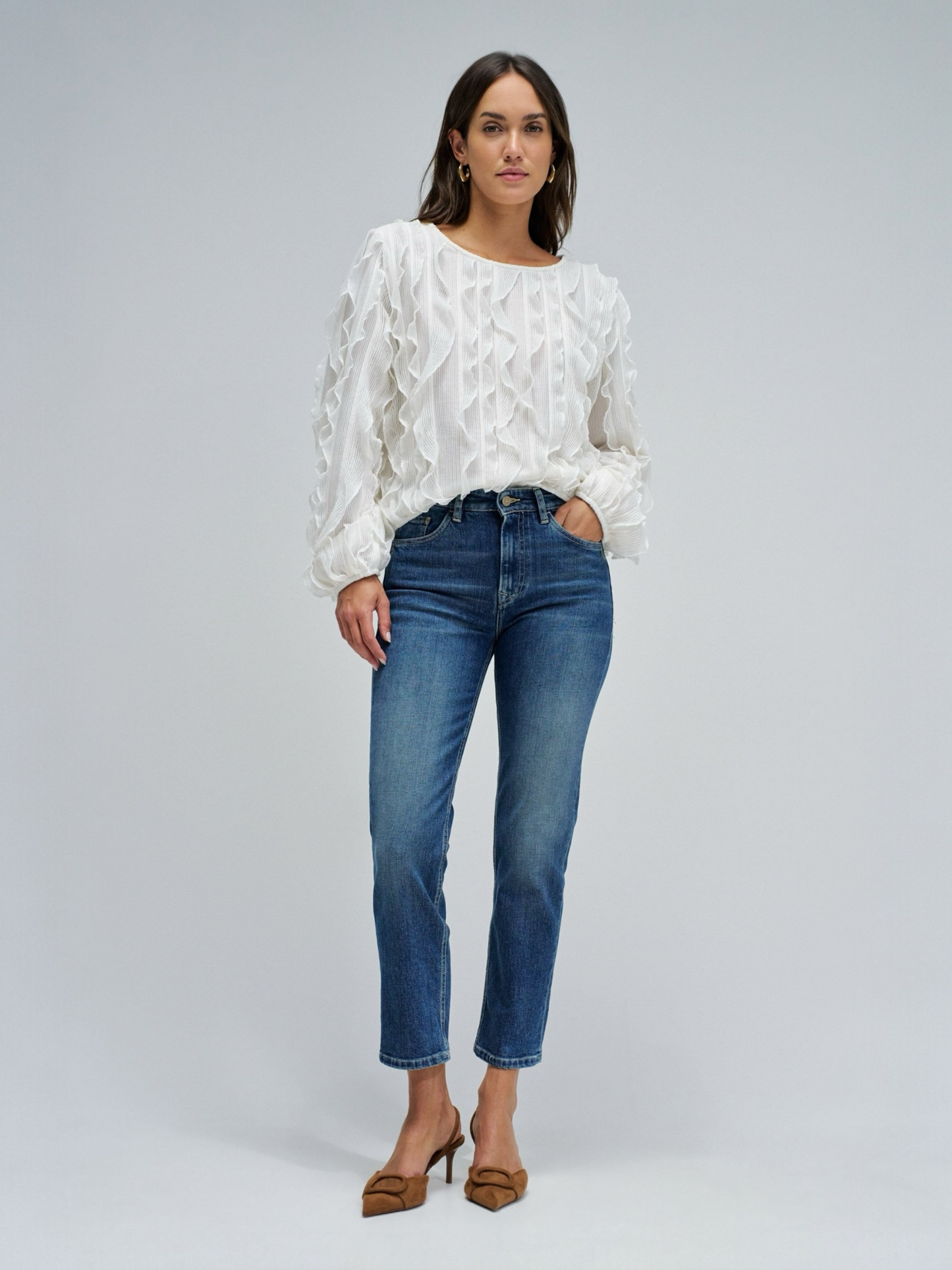 BLUSA CON VOLANTES CRUDO