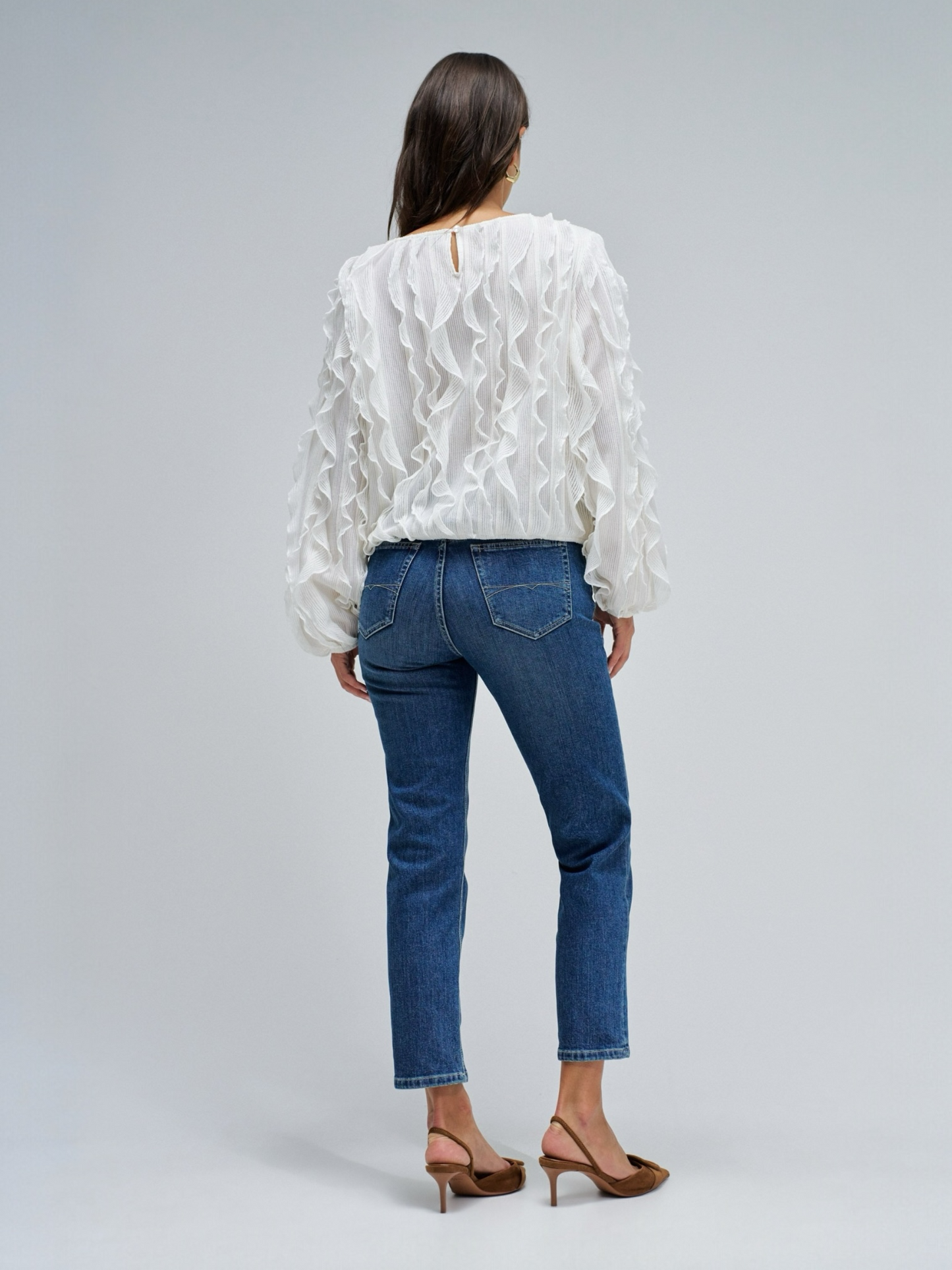 BLUSA CON VOLANTES CRUDO