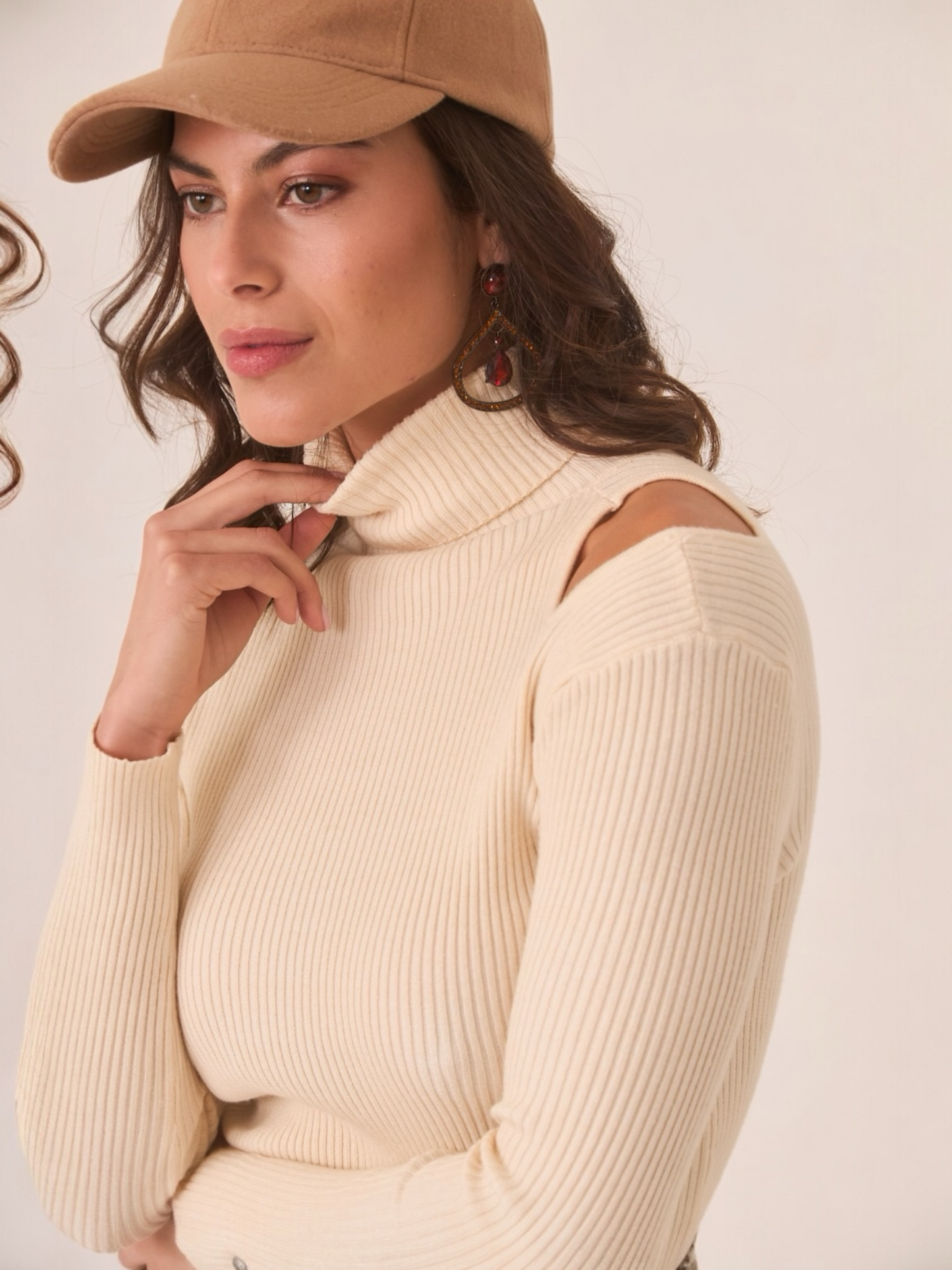 JERSEY CUELLO ALTO CUT OUT IVORY