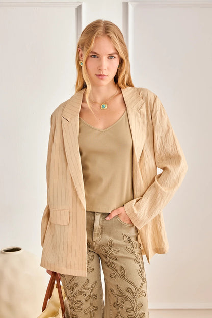 BLAZER RAYA DIPLOMÁTICA ESPALDA CALADOS MEDA CAMEL