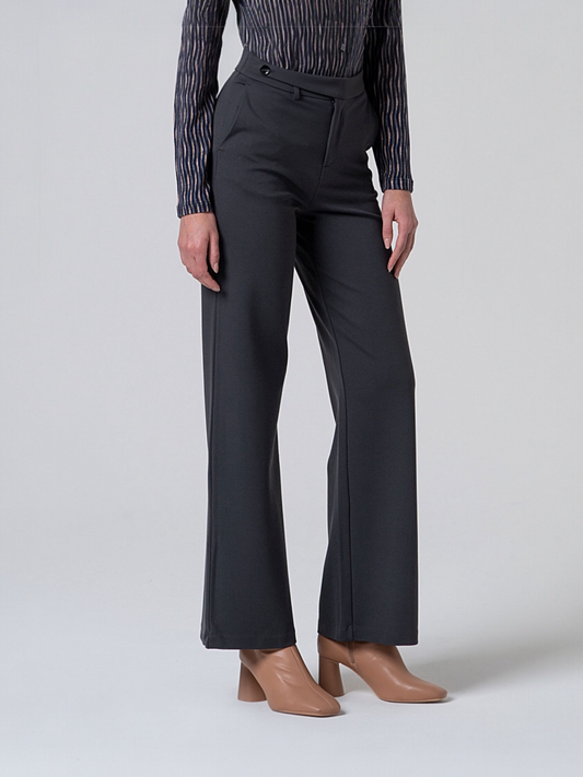 PANTALÓN RECTO CON DETALLE EN CINTURA GRIS OSCURO
