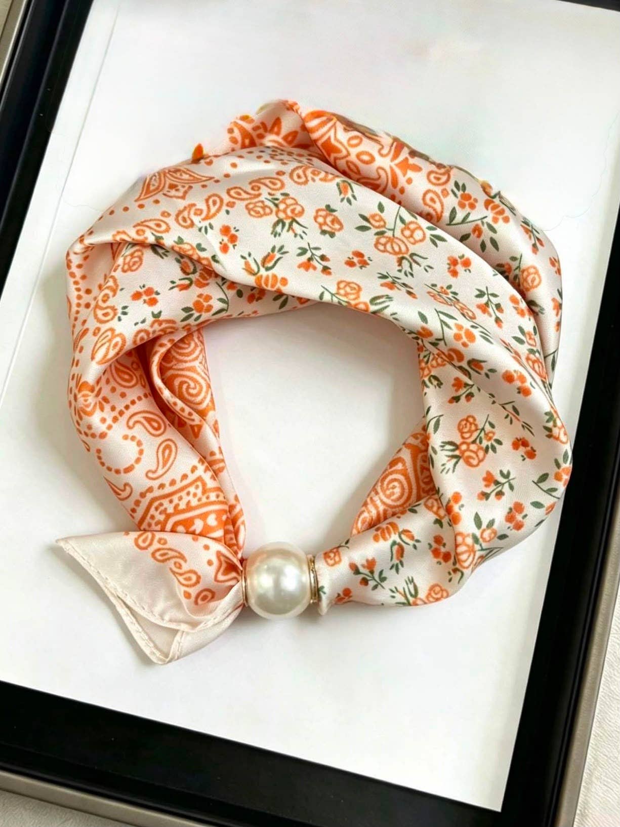 PAÑUELO BROCHE PERLA MAGNÉTICA NARANJA