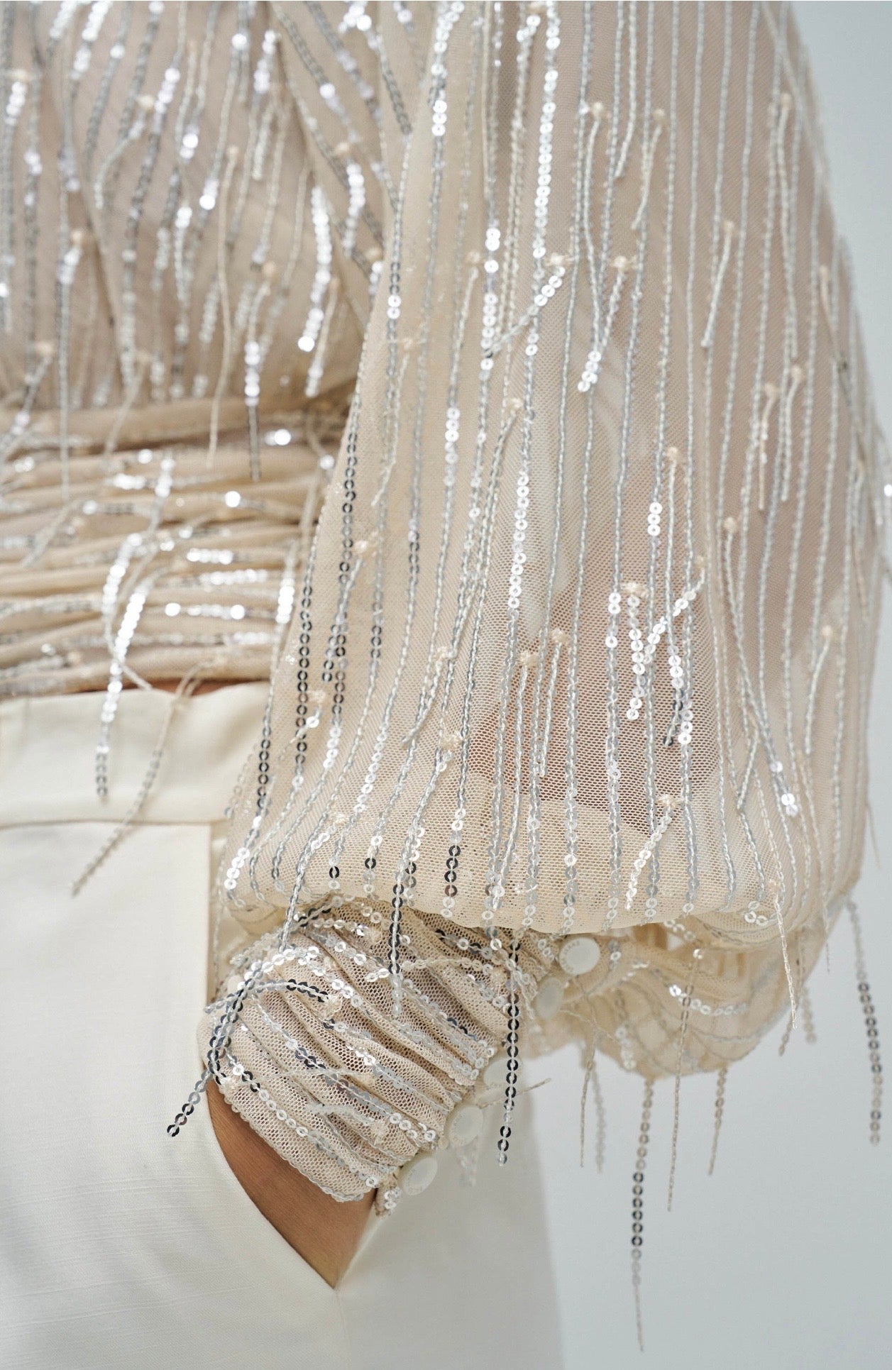 BLUSA CON LENTEJEELAS