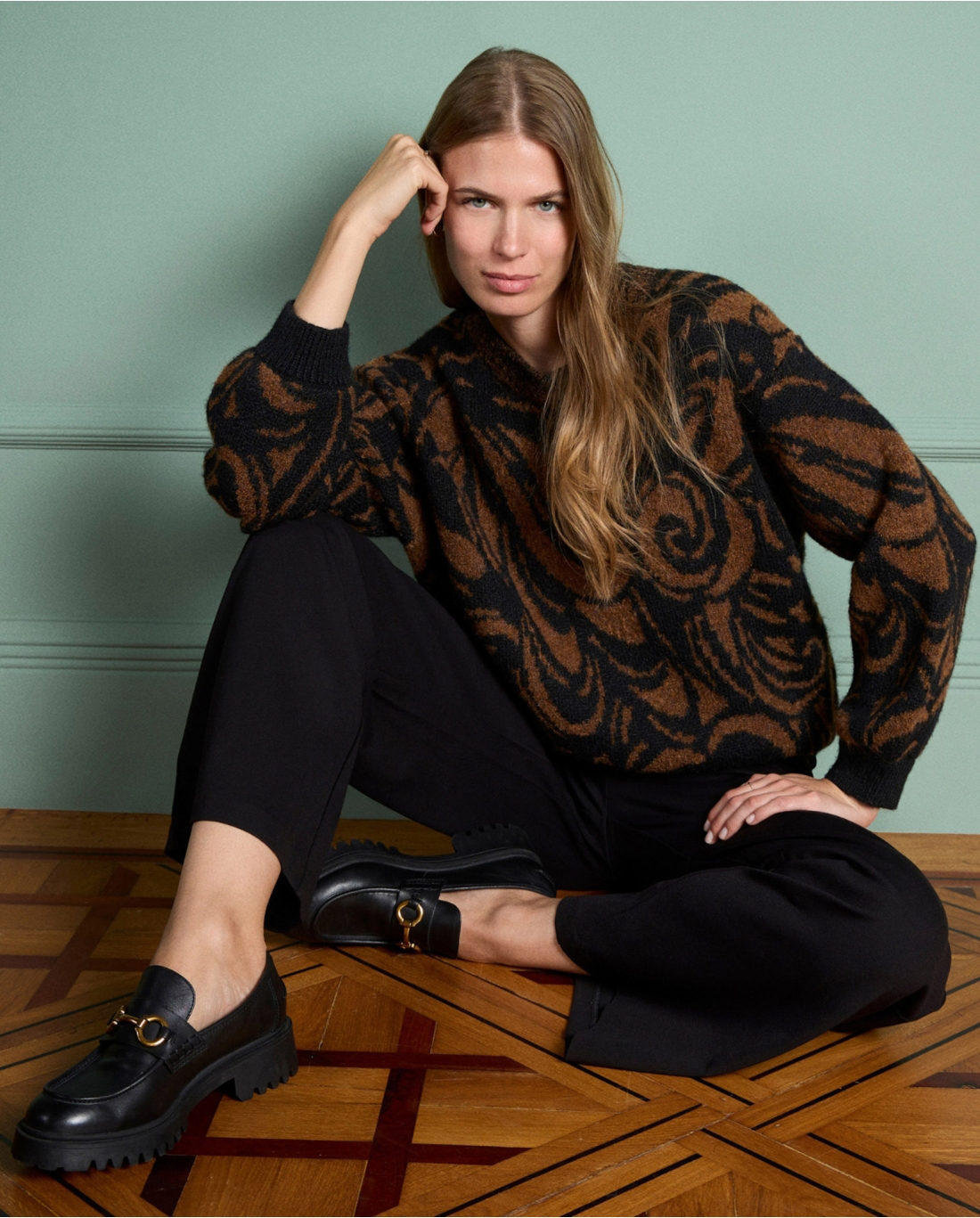 JERSEY JACQUARD DE PUNTO SUAVE MARRÓN