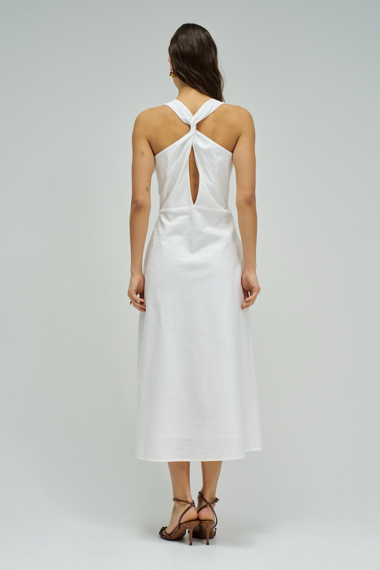 VESTIDO MIDI CON LINO BLANCO
