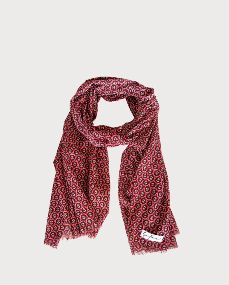 PAÑUELO RECTANGULAR ESTAMPADO CON FLECOS TEJA