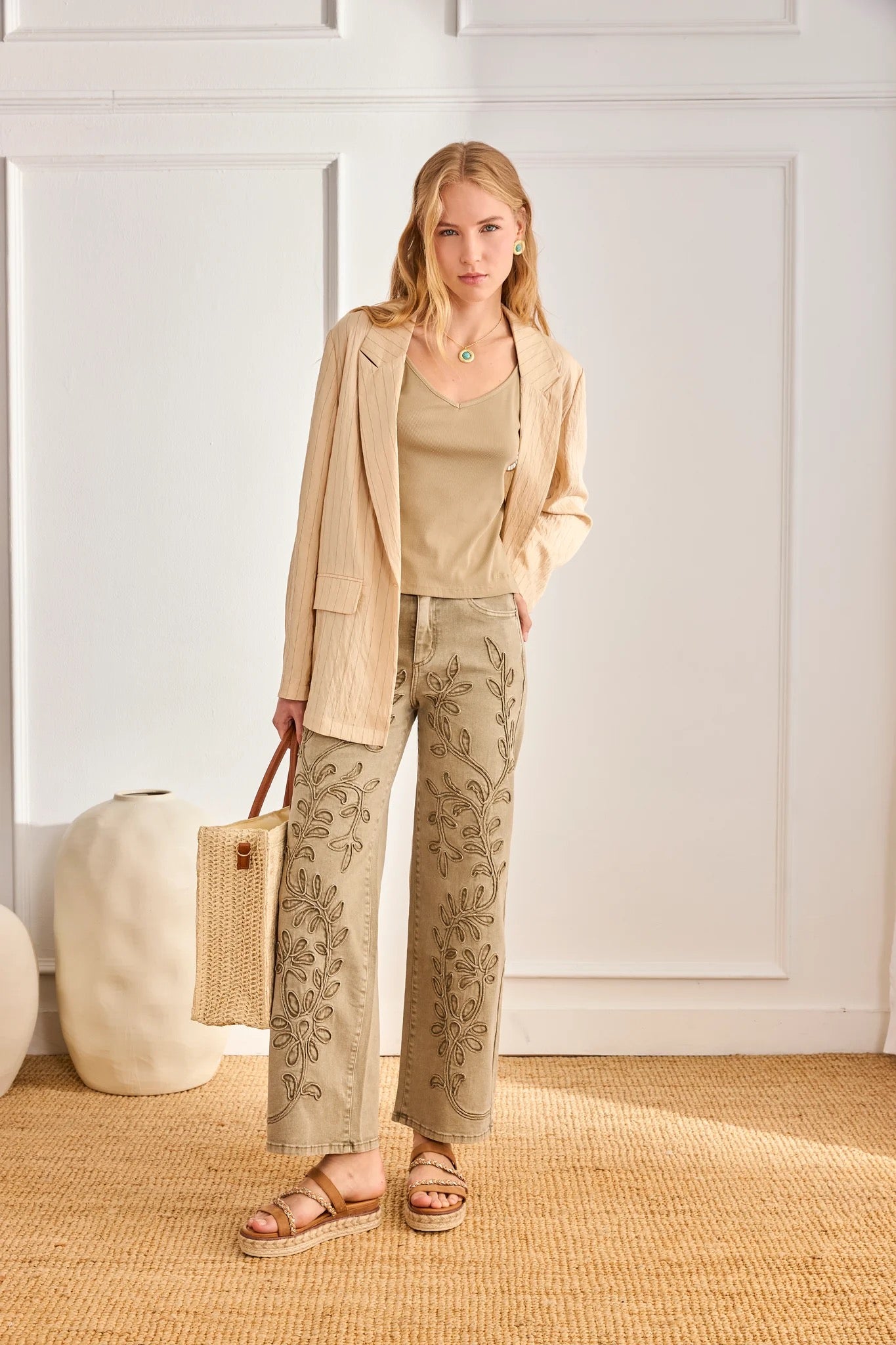 JEANS FILIGRANA HOJAS BORDADAS KHAKI