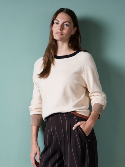 JERSEY TRICOT CON DETALLES A CONTRASTE CRUDO