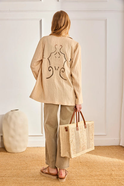 BLAZER RAYA DIPLOMÁTICA ESPALDA CALADOS MEDA CAMEL