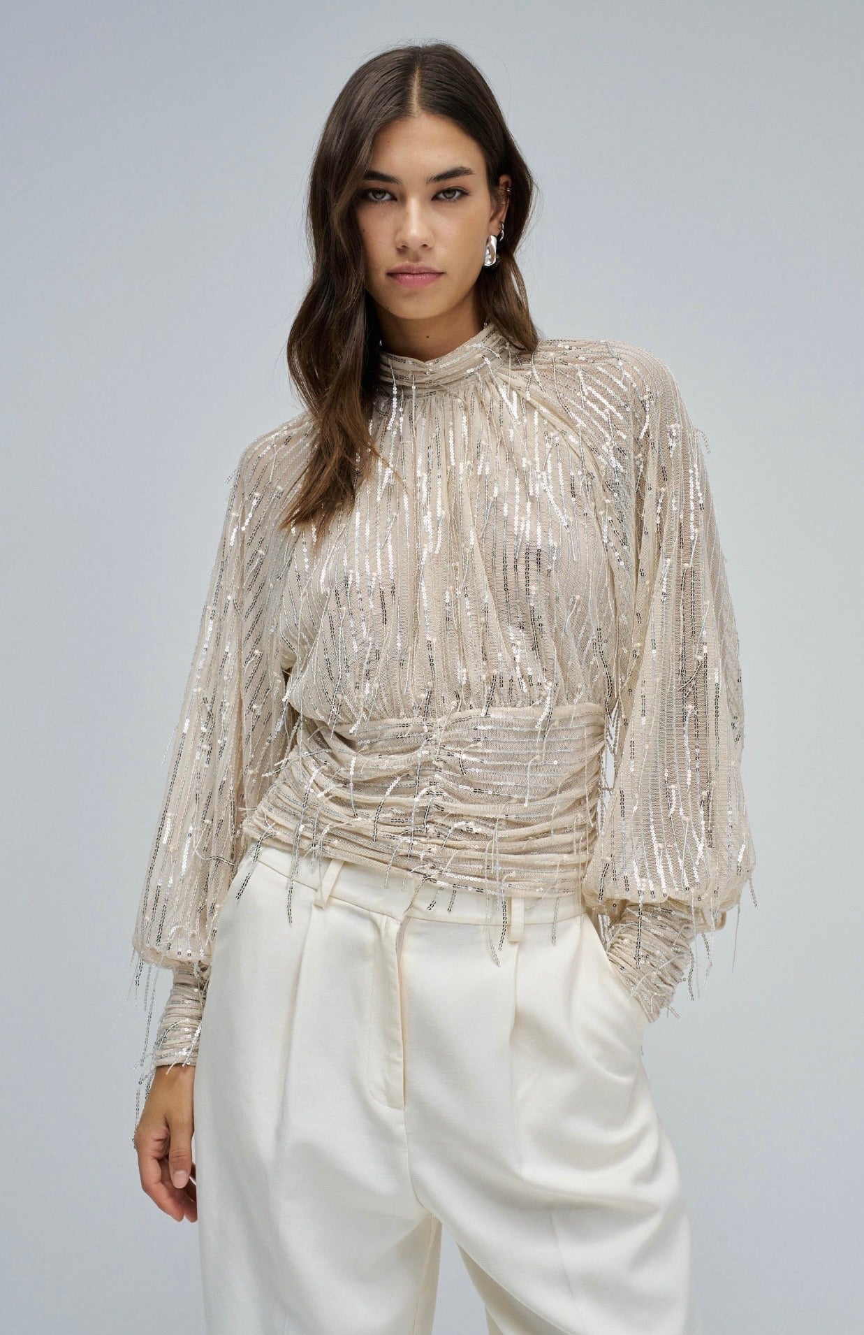 BLUSA CON LENTEJEELAS