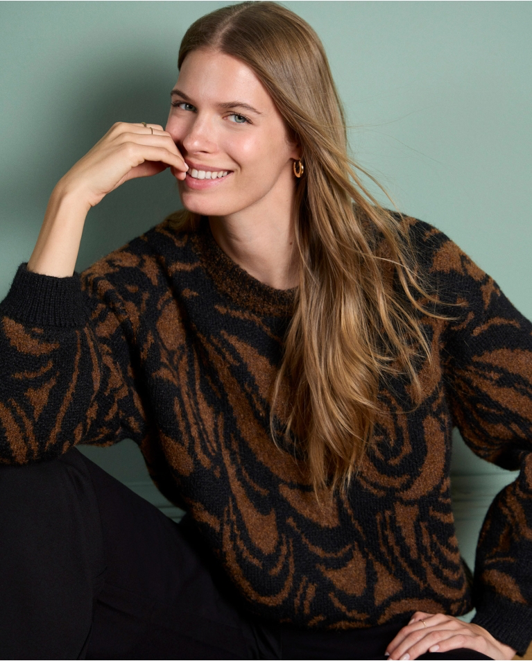 JERSEY JACQUARD DE PUNTO SUAVE MARRÓN