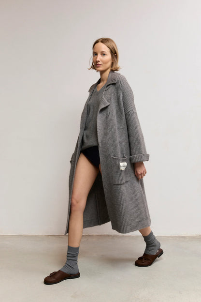 CHAQUETA LARGA DE PUNTO PERLADO ESTAÑO