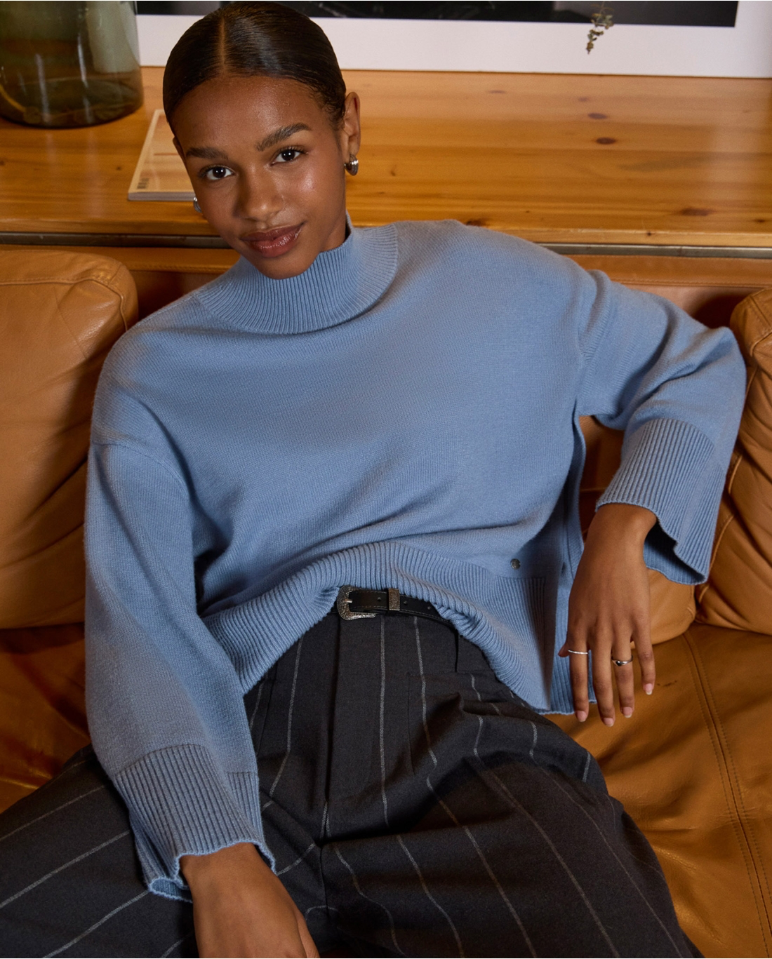 JERSEY SUAVE CON MANGA ACAMPANADA AZUL