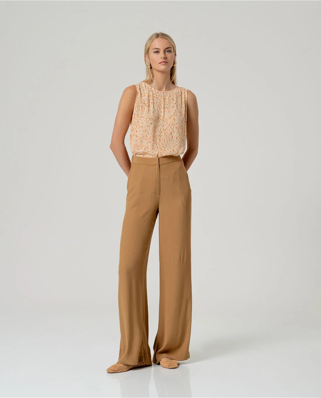 PANTALÓN ECOVERO TIRO MEDIO RECTO CAMEL