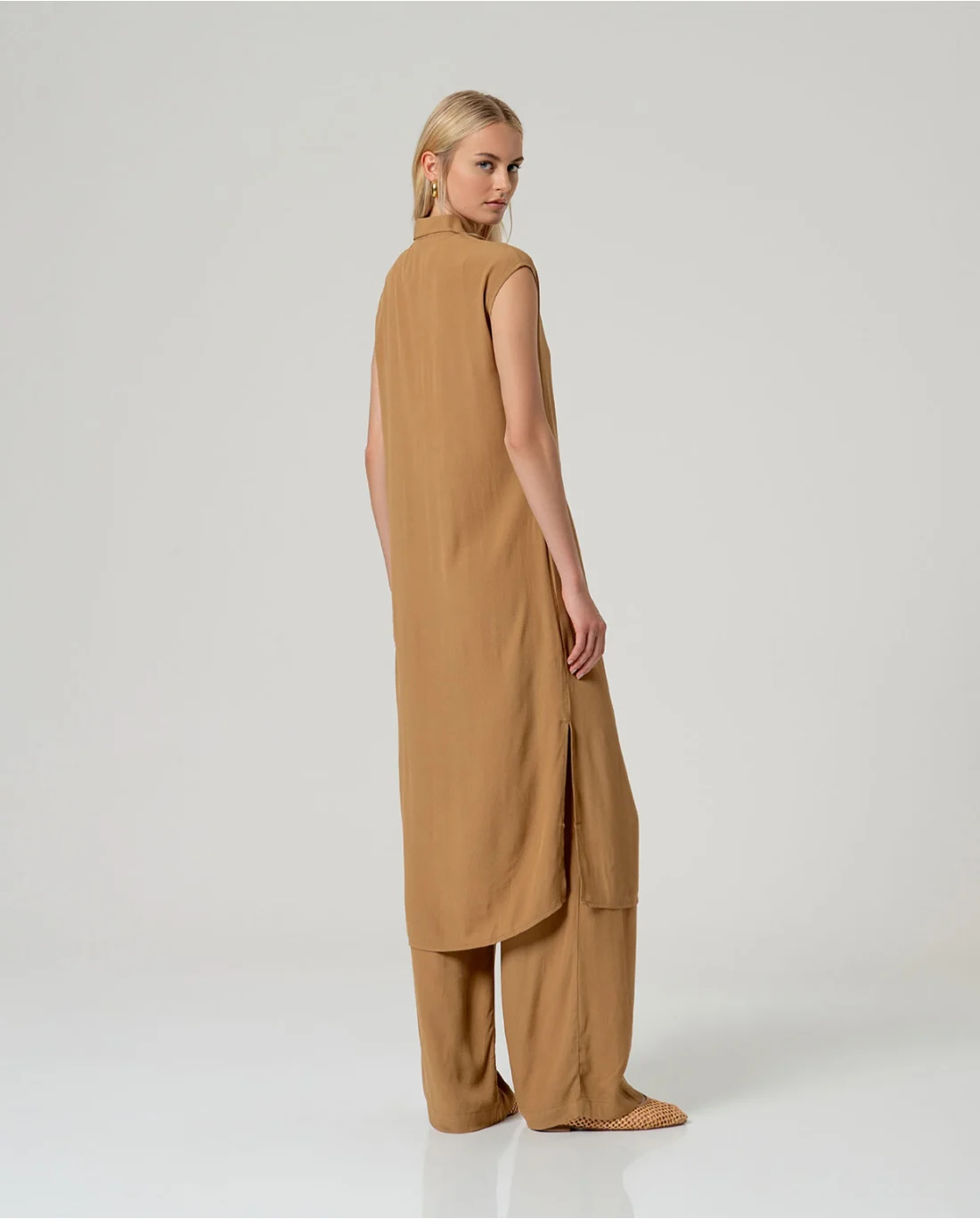 CAMISA LARGA 100% ECOVERO RECTA CAMEL