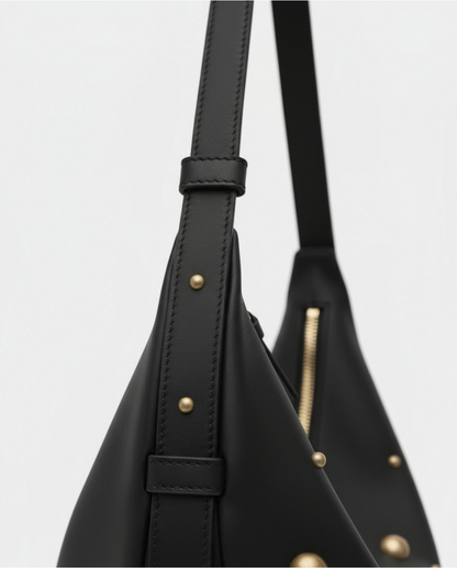 BOLSO DE HOMBRO TIPO PAÑUELO CON TACHUELAS NEGRO