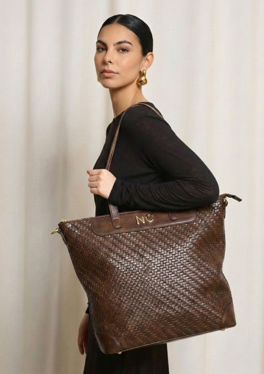 BOLSO TOTE VERTICAL TRENZADO CHOCOLATE MARRÓN