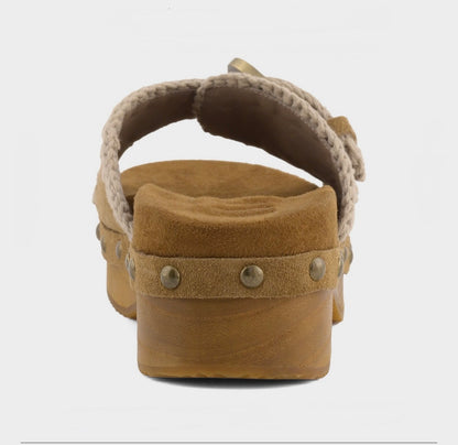 ZUECO LOW HEEL WOOD WITH BUCKLE COÑAC