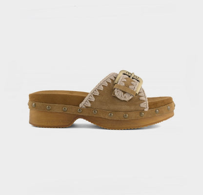 ZUECO LOW HEEL WOOD WITH BUCKLE COÑAC