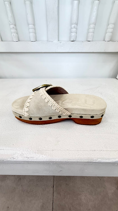 ZUECO LOW HEEK WOOD WITHA BUCKLE CHALK