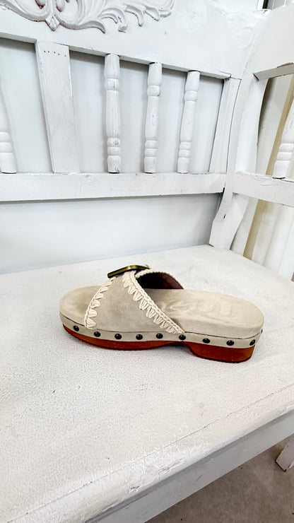 ZUECO LOW HEEK WOOD WITHA BUCKLE CHALK