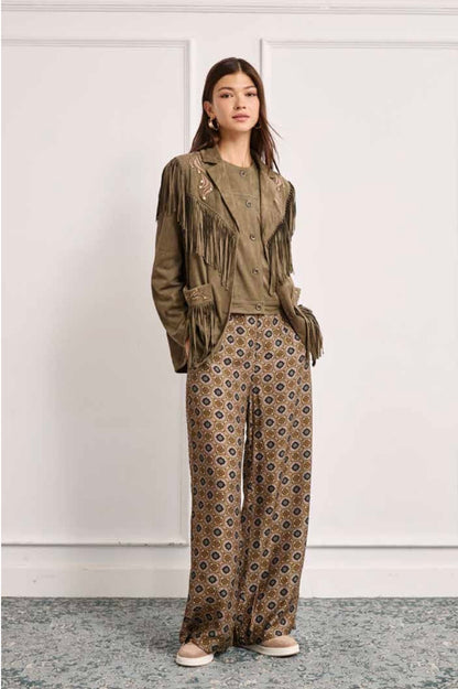 PANTALÓN ESTAMPADO RETRO TACHUELAS CAQUI